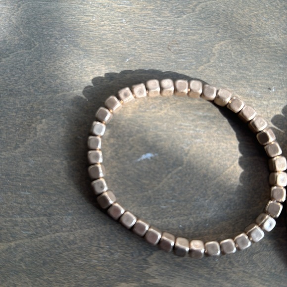 francesca’s white and gold stretchy bangles - Picture 3 of 3